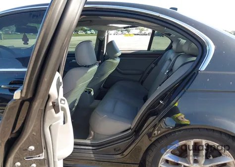 2004 BMW 330 z USA, uszkodzony, nr VIN WBAEV534X4KM34307